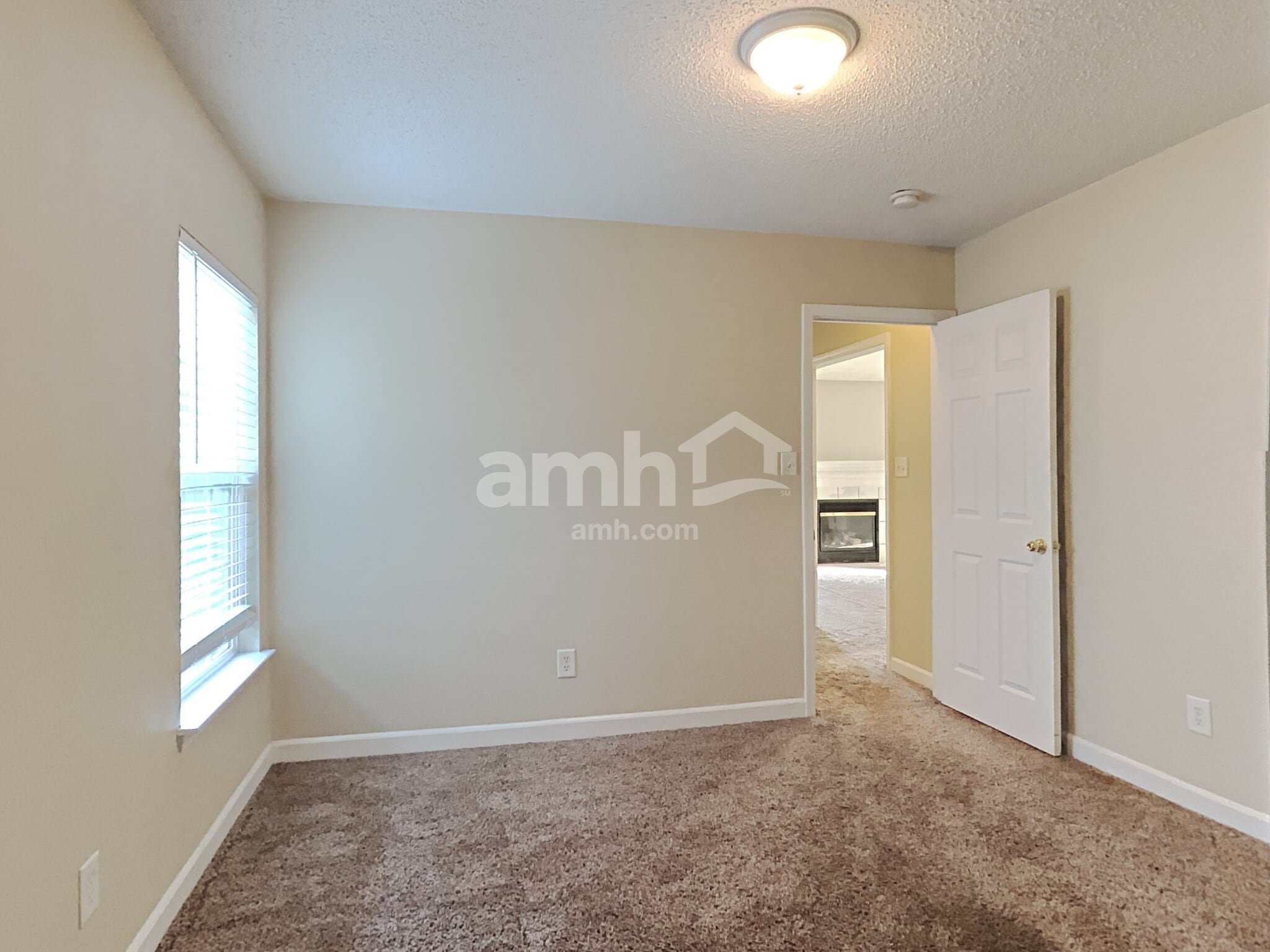 Building Photo - 2208 Thorn Crest Dr