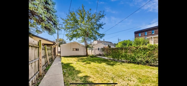 Building Photo - 3569 W Cortland St