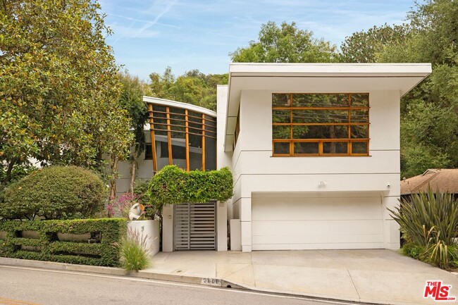 Building Photo - 3600 Mandeville Canyon Rd