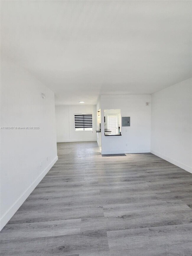 Building Photo - 2101 Normandy Dr