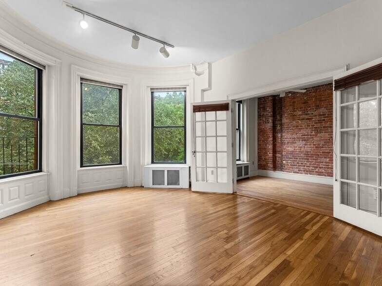 Primary Photo - 473 Beacon St