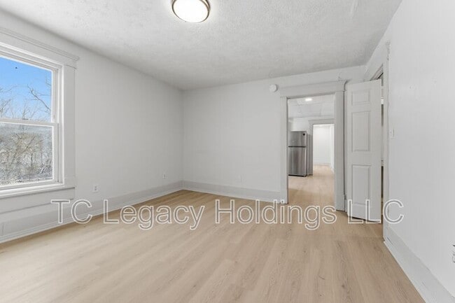 Building Photo - 16 Flint St