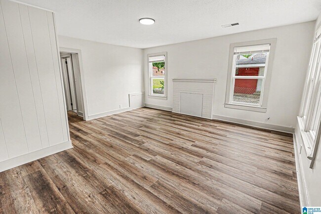 Building Photo - 7709 1st Ave S
