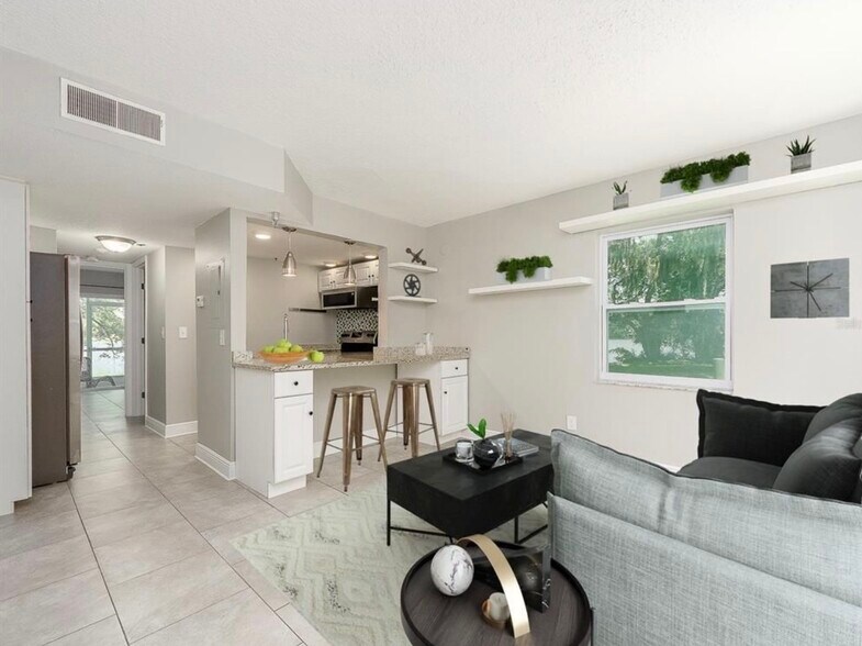 Building Photo - 7246 E Bank Dr