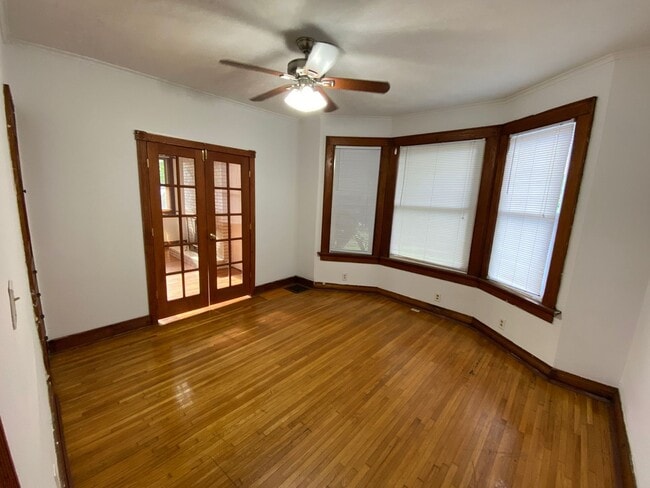 Building Photo - 2205 Waldeck Ave