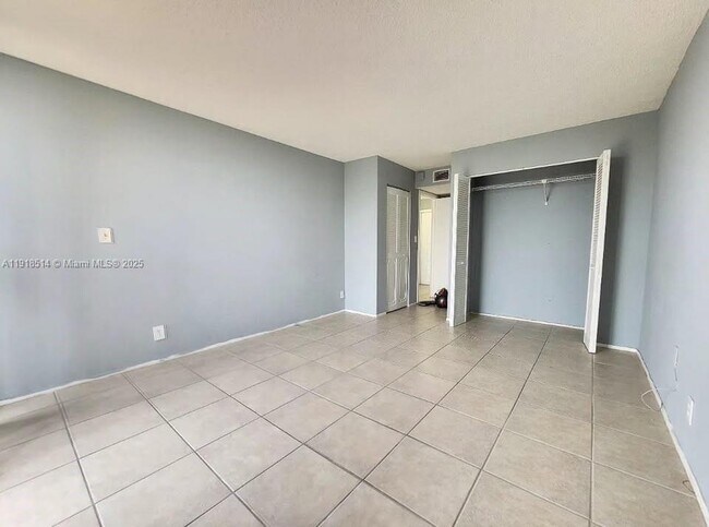 Building Photo - 3400 Blue Lake Dr