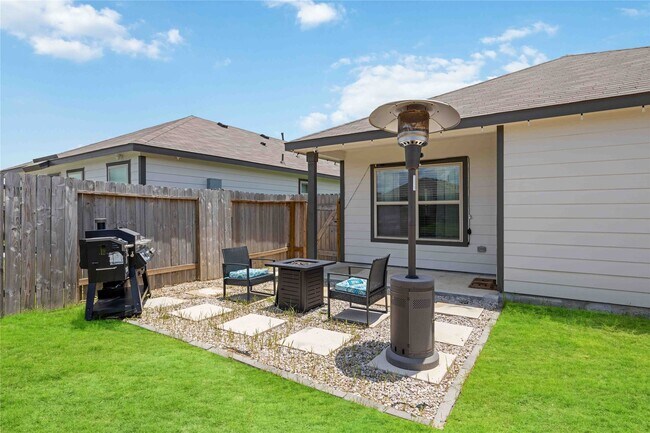 Building Photo - 10527 Meadow Saffron Dr