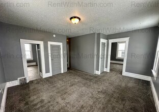 Building Photo - 910 Mulberry St