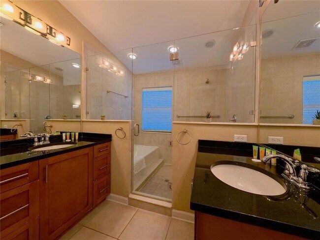 Building Photo - 14525 Damai Ln