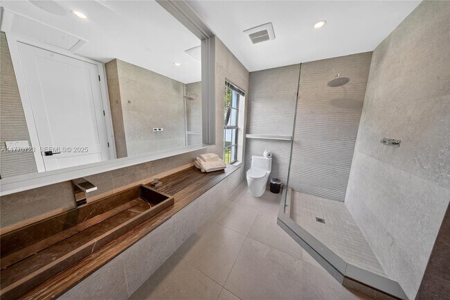 Building Photo - 4312 NE 22nd Ave