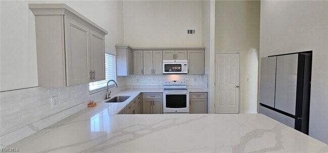 Building Photo - 420 SE 15th Terrace