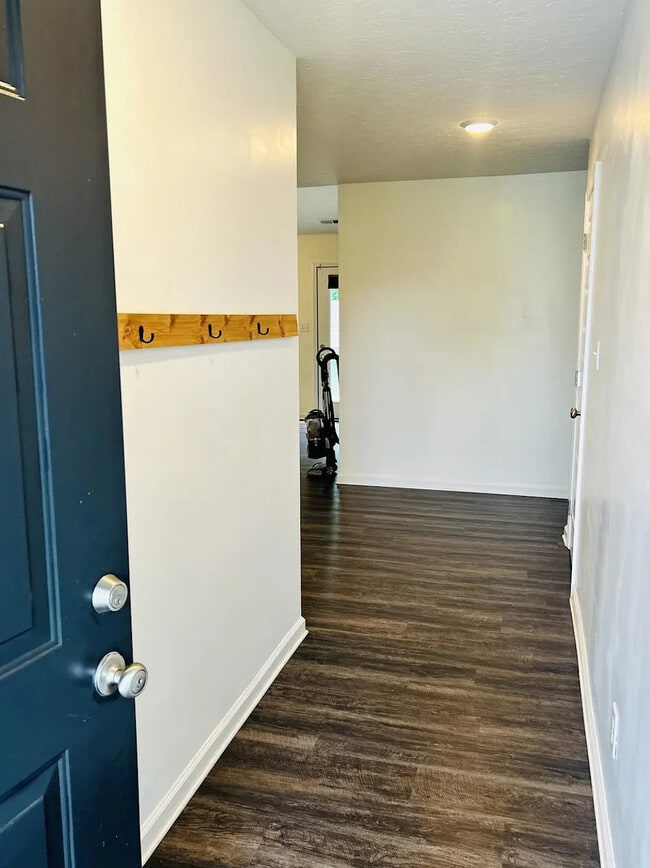 Building Photo - Victoria Way