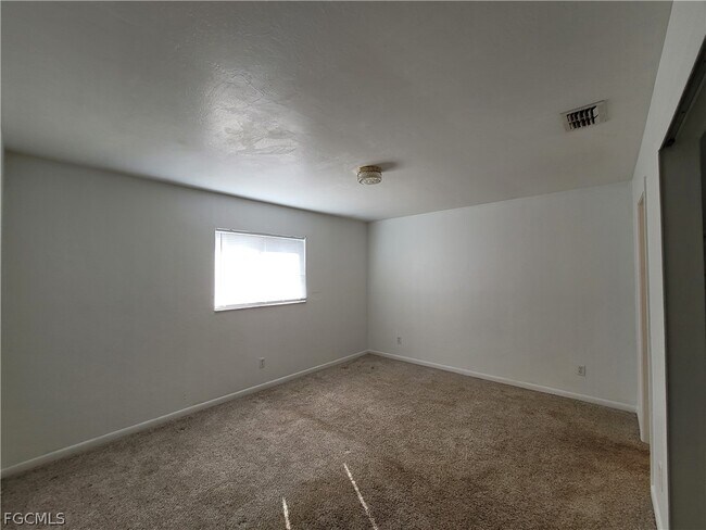 Building Photo - 931 SE 23rd Pl