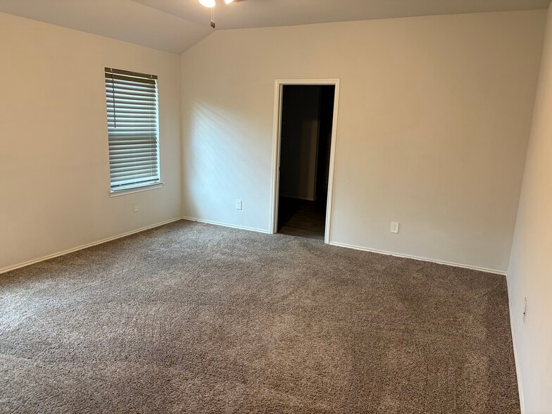 Building Photo - 103 Pecos Dr