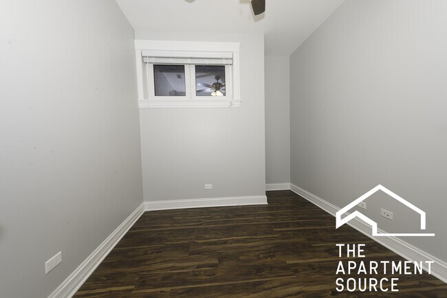 Building Photo - 2346 W Grand Ave