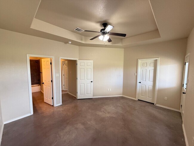 Building Photo - 2530-2532 Pahmeyer Rd
