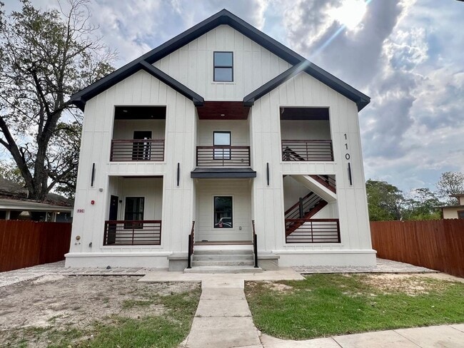 Building Photo - 110 Webb