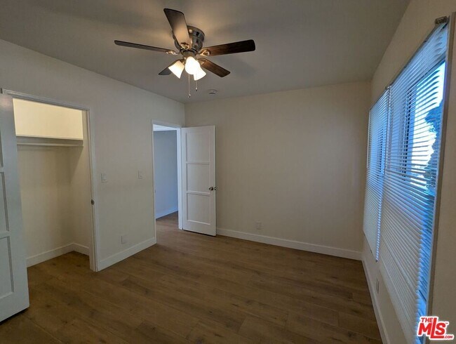 Building Photo - 6208 S Fairfax Ave