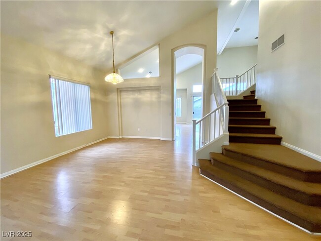 Building Photo - 290 Tayman Park Ave