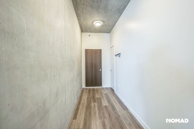 Building Photo - Best Value Luxe One Bedroom Downtown