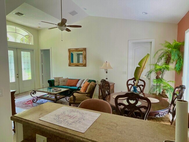 Building Photo - 12132 Quercus Ln