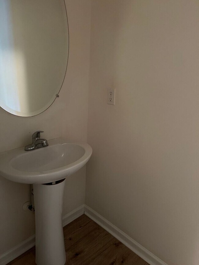 Building Photo - Oak Bluff Townhome