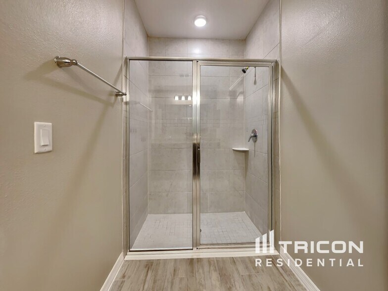 Building Photo - 500 Pinecrest Loop