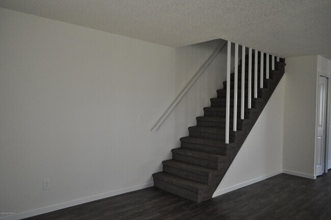 Building Photo - 165 Seawind Dr