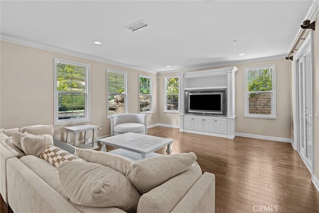 Building Photo - 1009 Newhall Terrace