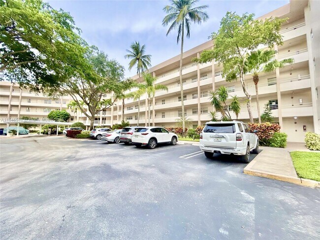 Building Photo - 3800 Oaks Clubhouse Dr