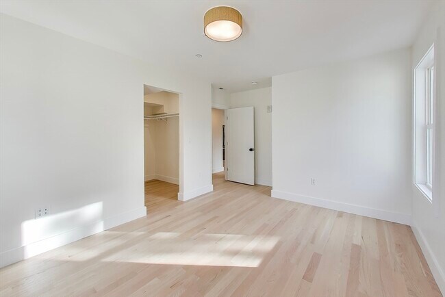 Building Photo - 2195 Dorchester Ave