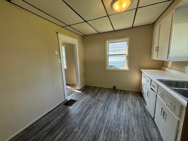 Building Photo - 124 N Beard St