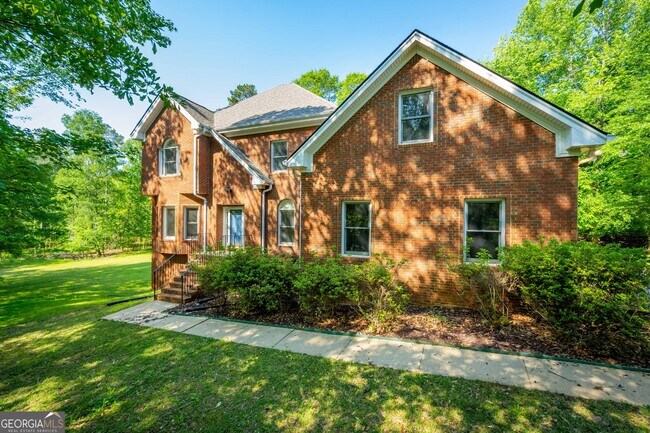 Building Photo - 219 Deerhill Dr