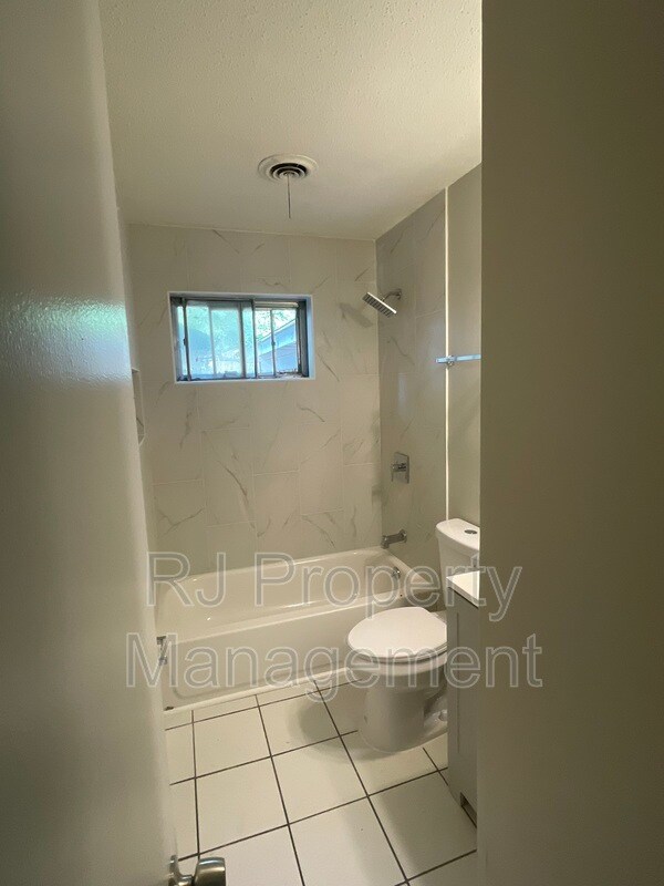 Building Photo - 9154 Haleville St