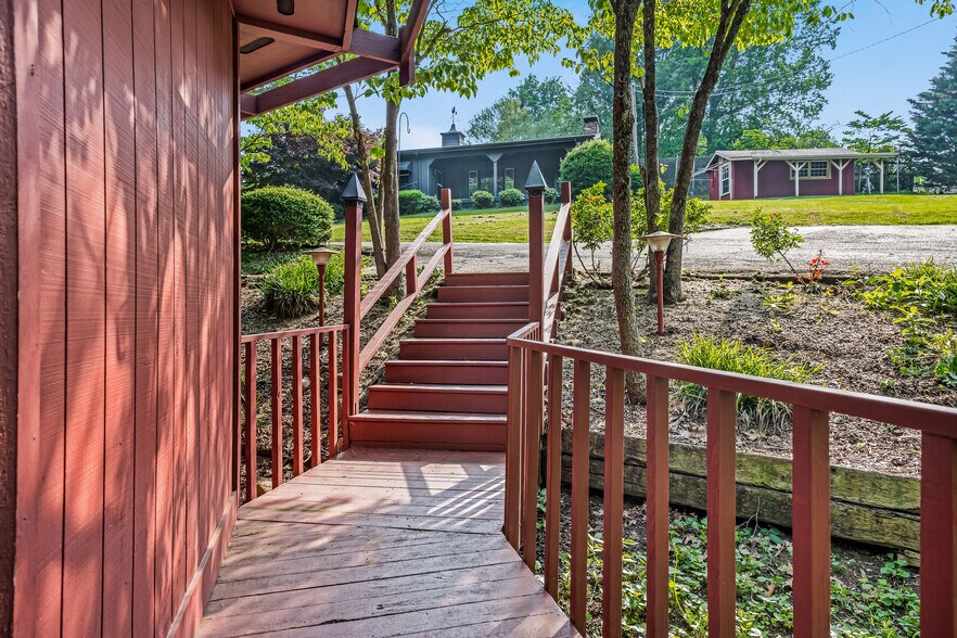 Building Photo - 325 Poplar Hill Ln