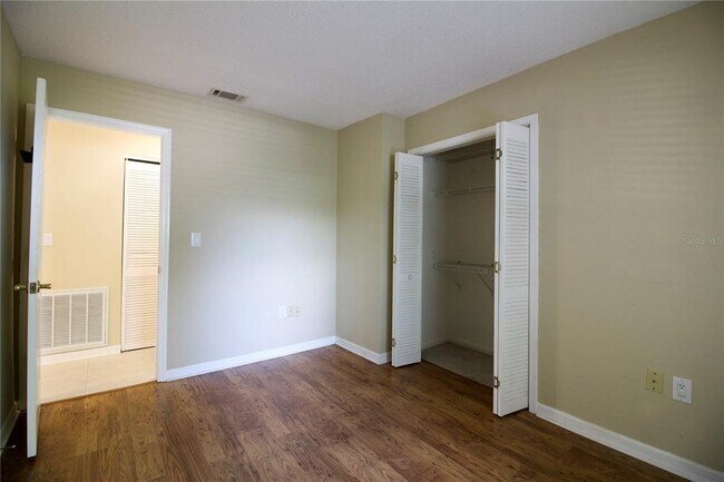 Building Photo - 1311 Glenview Ln