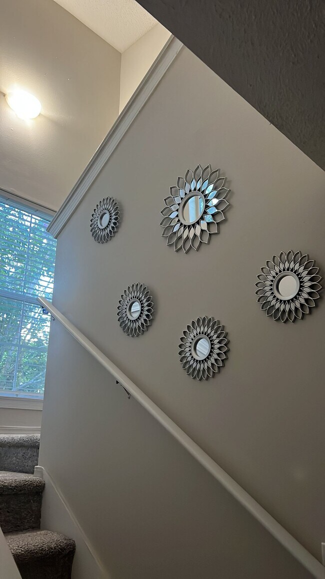Stairwell - 208 Twin Lakes Ln