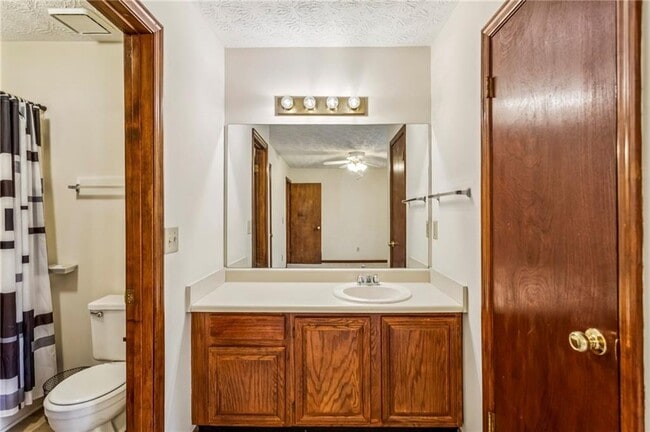 Building Photo - 1105 Booth Ct SW