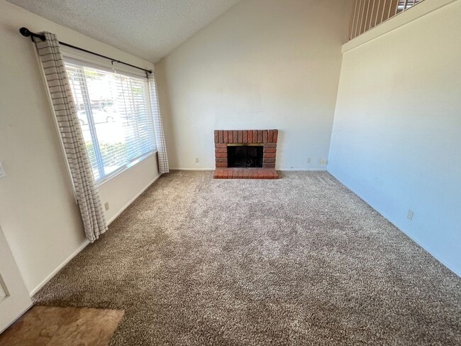 Building Photo - Adorable 3 Bed 2 Bath Home in Anaheim Hills