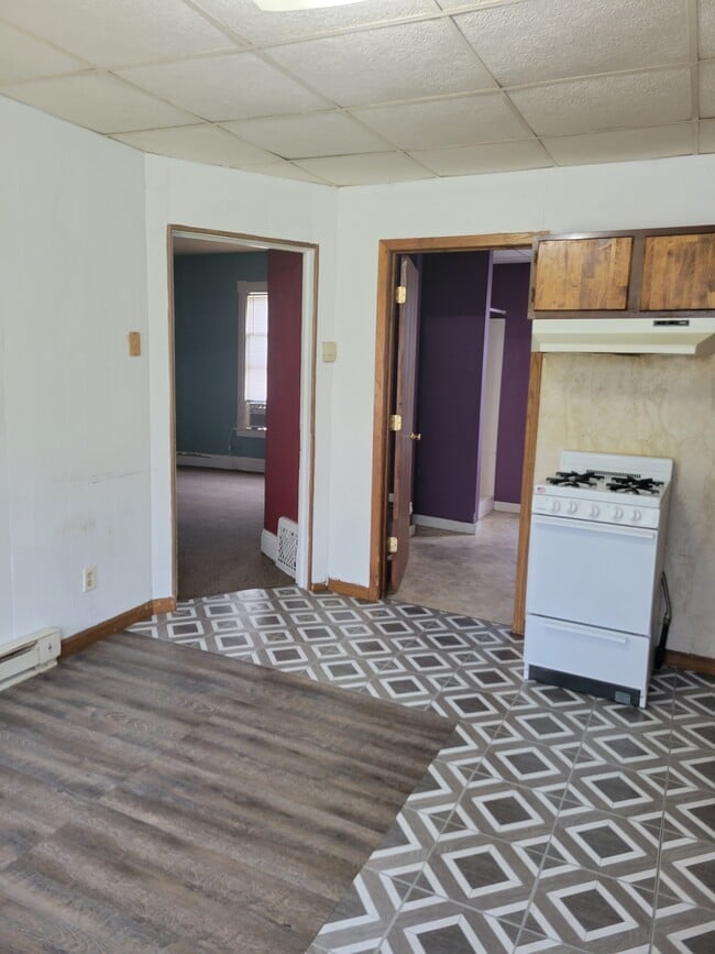 Building Photo - 617 7th Ave