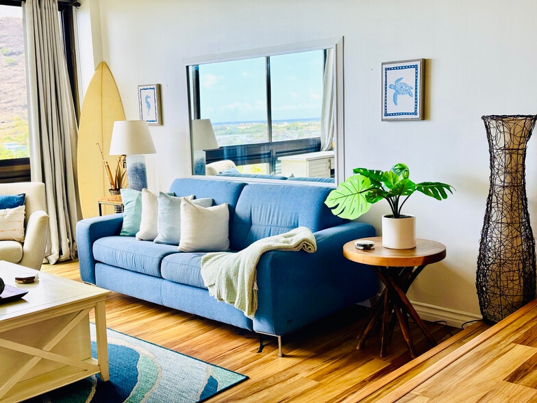 Building Photo - 501 Hahaione St