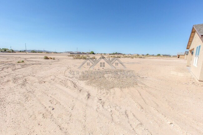 Building Photo - 3510 Mateo Dr