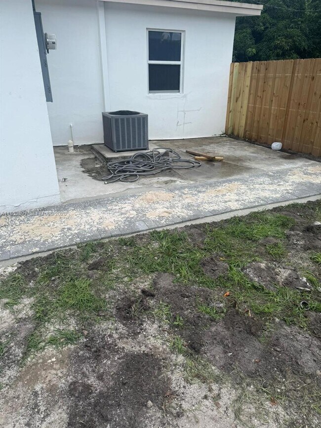 Building Photo - 4351 NE 18th Ave