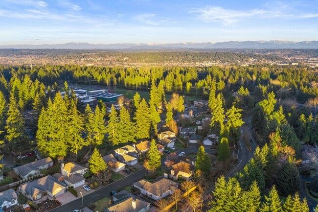 Building Photo - Beautiful 3 Bedroom Home in Bridle Trails