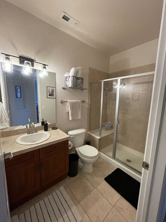 Guest bathroom (across the hall from the bedroom) - 2100 N Humboldt St