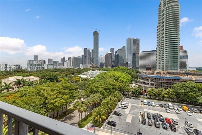 Building Photo - 1901 Brickell Ave