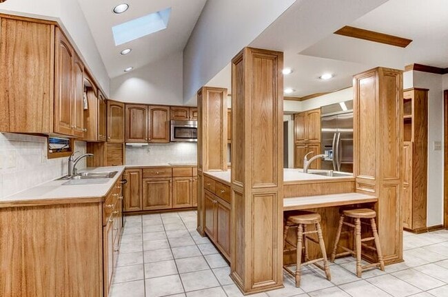 Building Photo - 4 Bedroom Home in Westerville