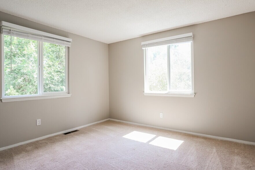 Building Photo - 7847 W Brook Dr