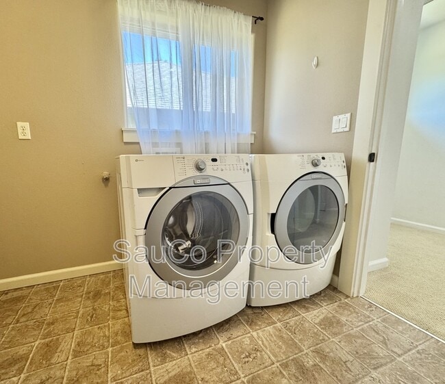 Building Photo - 7182 NE Rockridge Pl