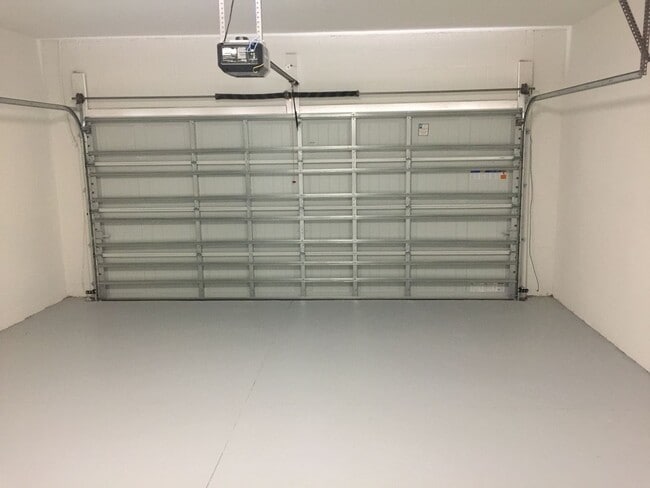 Building Photo - 4 Bedroom 3.5 Bath Townhome in The Vistas ...